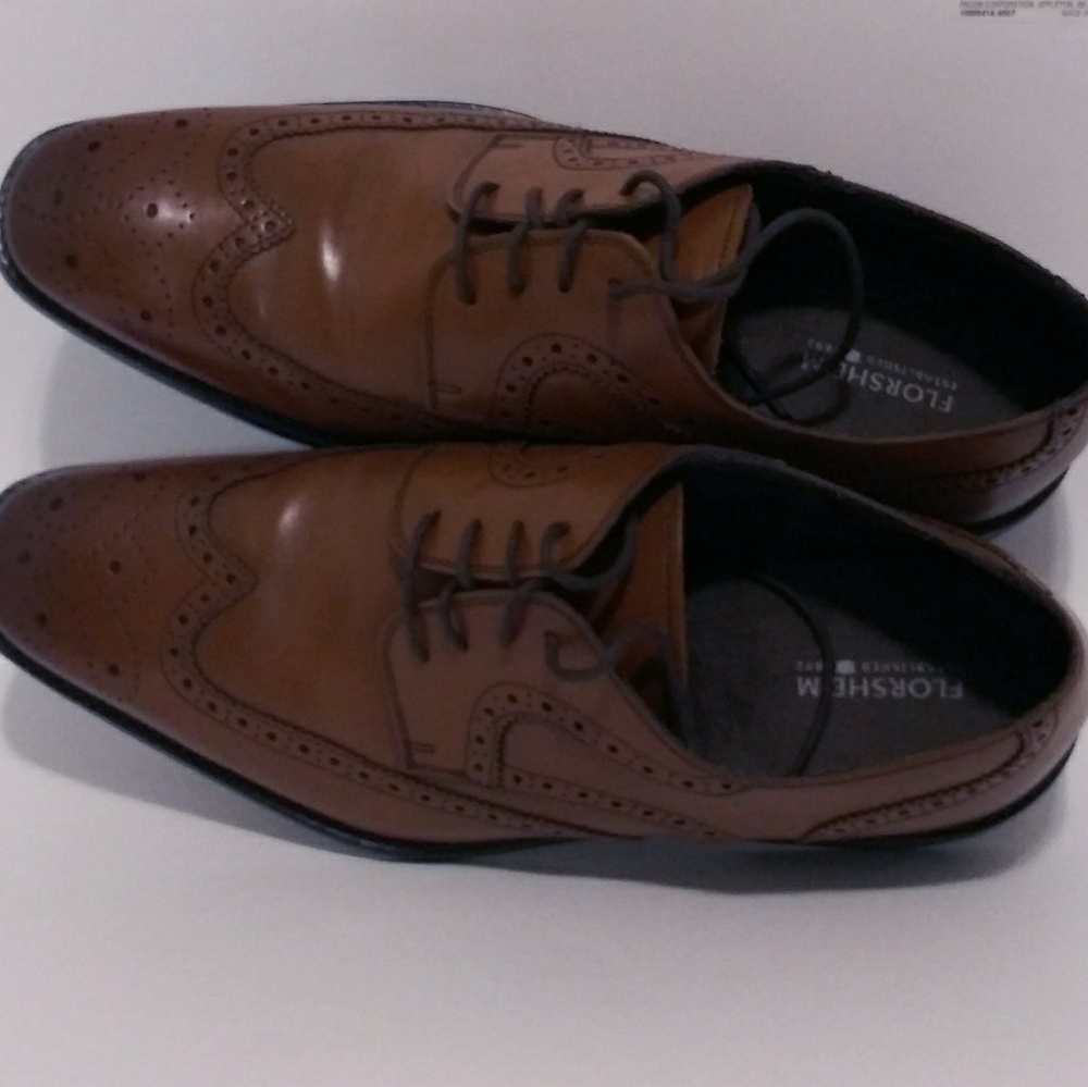 Florsheim Classico wingtip oxford size 10M - Picture 3 of 8